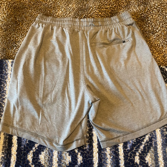 Super soft Vuori Gray Men's Shorts - Size Medium - Excellent condition - Picture 5 of 5